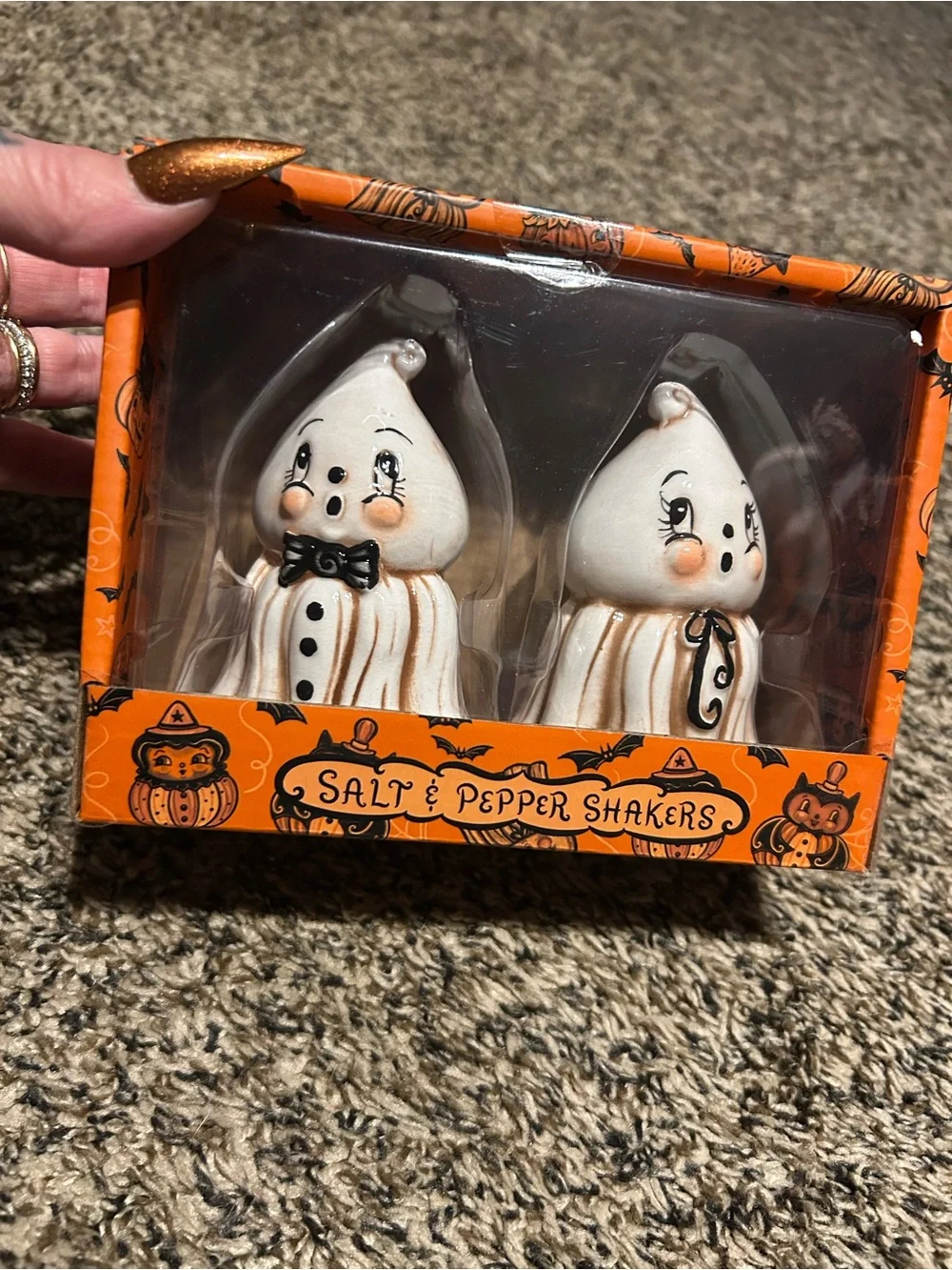 Vintage-Style White Ghost Salt & Pepper Shaker Set for Halloween